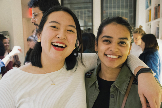 Alumni Grace Kwon (DSI 2020) with arm around Mahima Jaju (DSI 2021)
